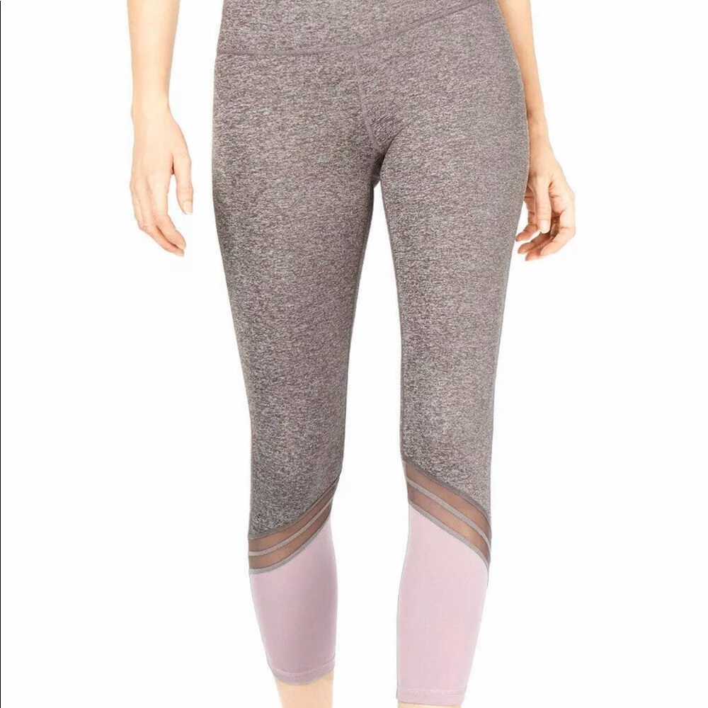 Yoga pant with vents - black and pink.